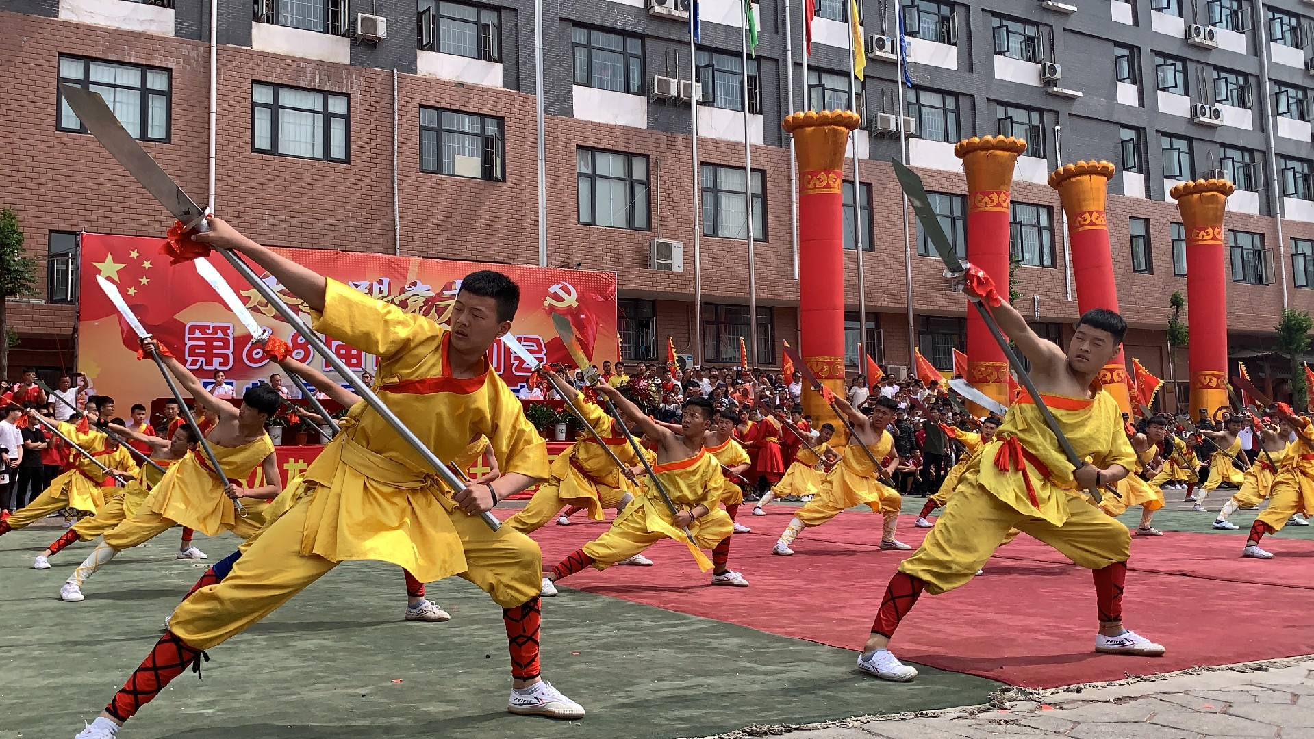 来嵩山少林文武学校学武让我变的更优秀