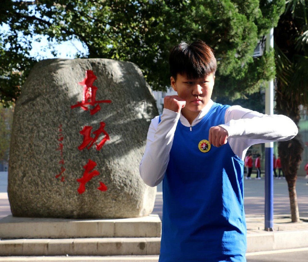 少林小龙武校关恩惠：从内向女孩到武术小将的成长故事